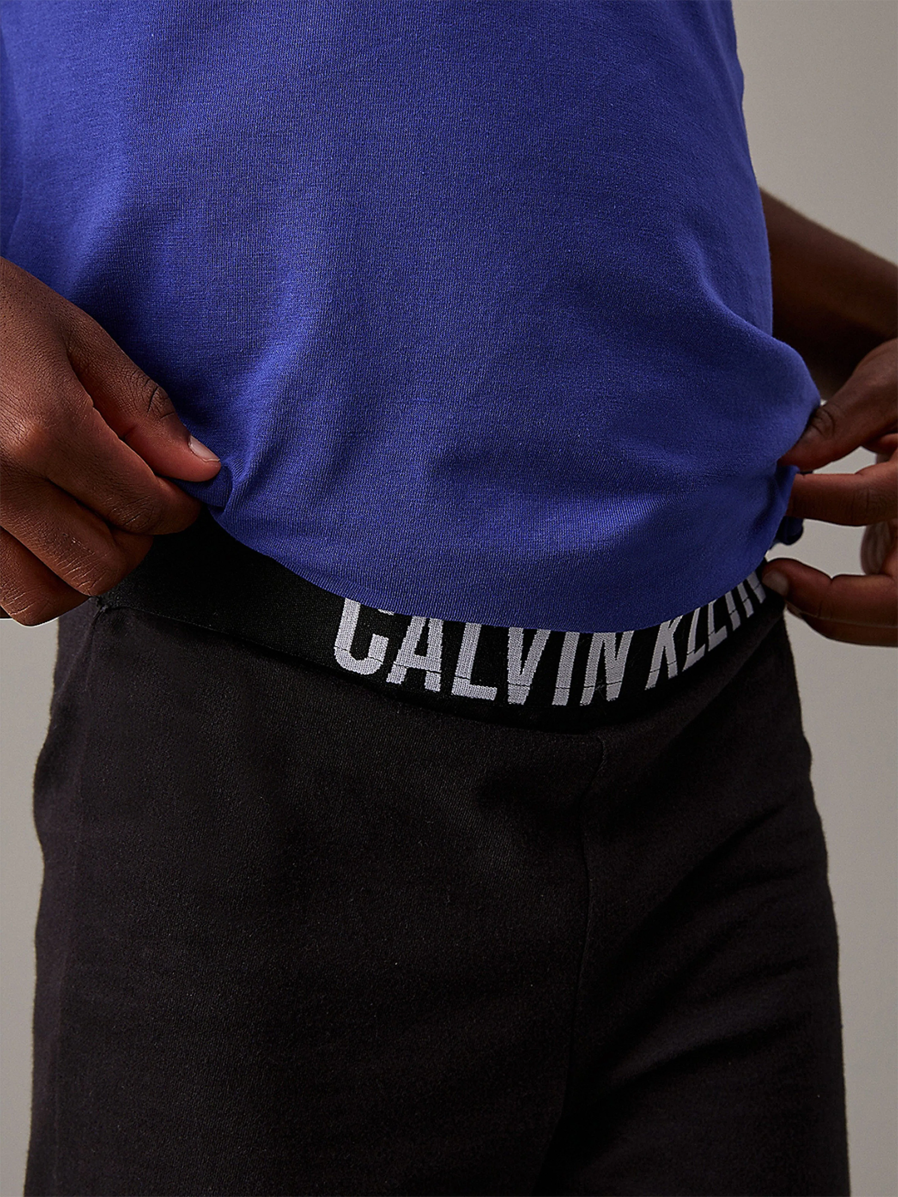 Calvin Klein Boys Pyjama Set in Multicolour